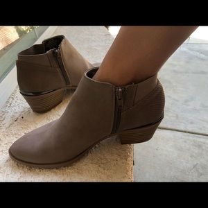 Simply Verawang booties good condition